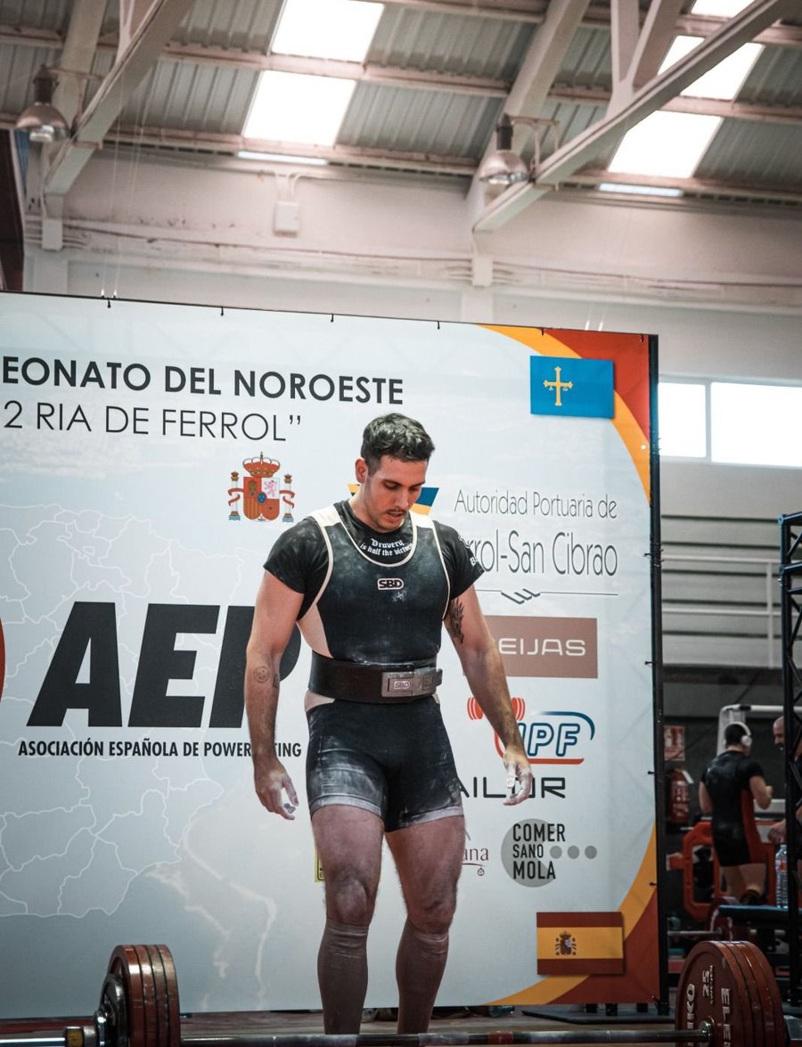 Manuel Sebe, entrenador personal y competidor de powerlifting